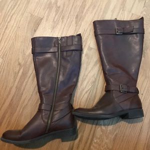 G.H Bass 7.5 boots ( wide )